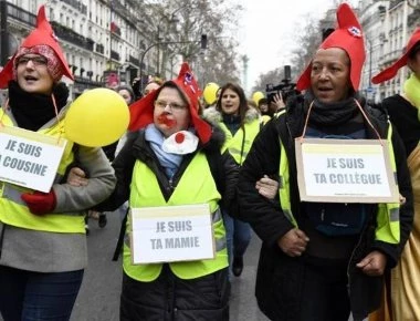 Γαλλία: Την σκυτάλη των κινητοποιήσεων παίρνουν οι γυναίκες και ξεχύνονται στους δρόμους με τα «κίτρινα γιλέκα» (φωτο)